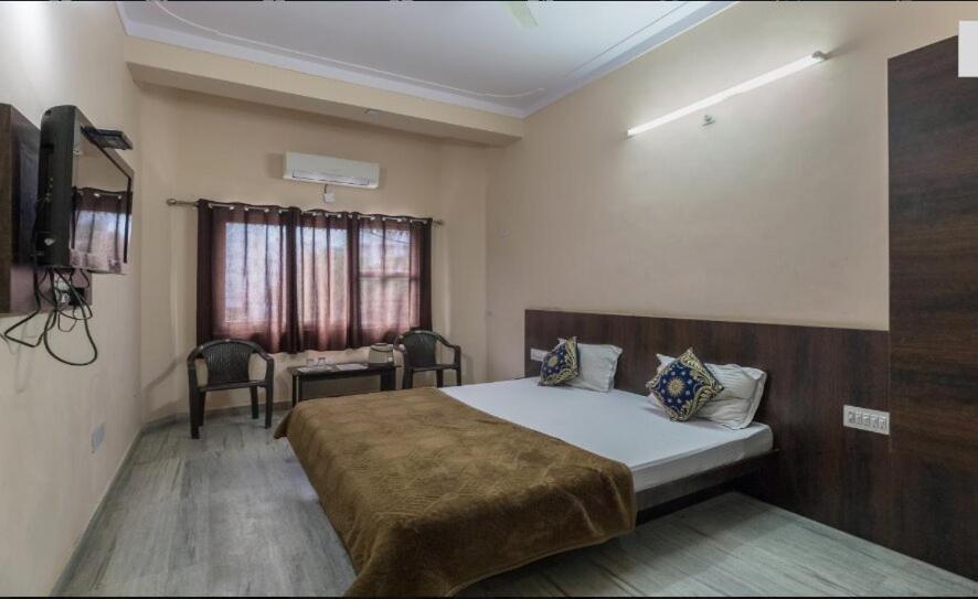 Laxmi Mahal 3*